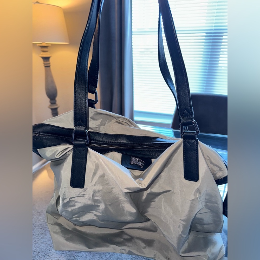 100% Auth. Burberry Nylon Bag!